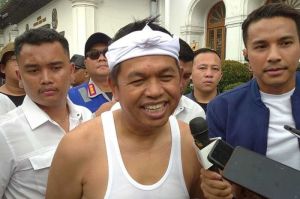 Gubernur Jabar, Dedi Mulyadi di Gedung Sate, Kota Bandung seusai mengikuti konvoi rombongan Persib Bandung, Minggu (25/5/2025).(Kompas.com/Faqih Rohman Syafei)  A