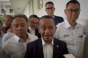Menteri Energi dan Sumber Daya Mineral (ESDM) Bahlil Lahadalia saat ditemui di Kementerian ESDM, Jakarta, Senin (26/5/2025). (KOMPAS.com/YOHANA ARTHA ULY)