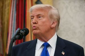 Presiden Amerika Serikat Donald Trump saat berbicara di Oval Office Gedung Putih, Washington DC, 5 Mei 2025.(AFP/JIM WATSON)