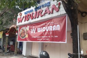 Rumah makan ayam goreng Widuran di Jalan Sutan Syahrir Kelurahan Kepatihan Kulon, Kecamatan Jebres, Solo, Jawa Tengah, Selasa (27/5/2025).(KOMPAS.com/Labib Zamani)