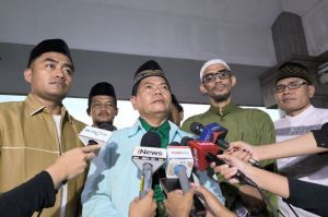 Ketua Lembaga Falakiyah PWNU Jakarta, Abdul Kholiq Soleh saat konferensi pers terkait hasil pemantauan hilal dari Masjid Raya KH Hasyim Asy'ari, Kalideres, Jakarta Barat.(Intan Afrida Rafni )