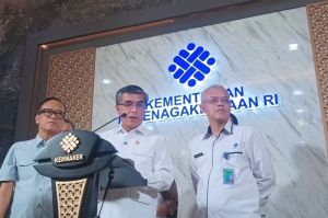 Menteri Ketenagakerjaan (Menaker) Yassierli saat memberikan keterangan di Kantor Kementerian Ketenagakerjaan, Jakarta, Rabu (28/5/2025).(Kompas.com/Dian Erika)