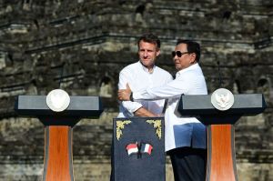 Presiden Prancis Emmanuel Macron dan Presiden RI Prabowo Subianto di Candi Borobudur, Jawa Tengah, Kamis (29/5/2025). (Dok. Setpres)