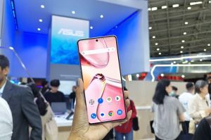 Asus Zenfone 12 Ultra yang dipajang di booth Asus dalam pameran Computex 2025(Kompas.com/Lely Maulida)