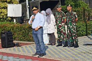 Supian Hari tantang peserta hafal nama temannya(Hafizh Wahyu Darmawan)