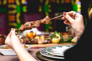 Ilustrasi daging kurban. Konsumsi daging kurban secara berlebihan bisa tingkatkan risiko kanker saluran cerna.(Freepik/stockking)