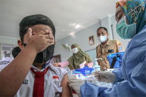 anak divaksinasi COVID-19 di Indonesia