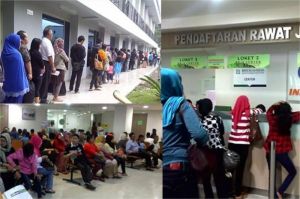 antrean panjang pasien BPJS di rumah sakit umum dengan suasana penuh dan petugas sibuk