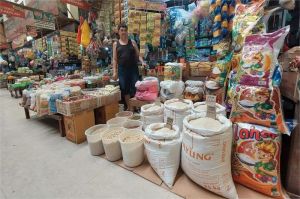 pedagang beras di pasar tradisional