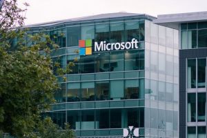 Microsoft Resmikan Pusat Data Pertama, Menkomdigi: Dampaknya Capai Rp 41 T