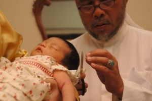 Akikah Bayi atau Kurban, Mana yang Harus Didahulukan?