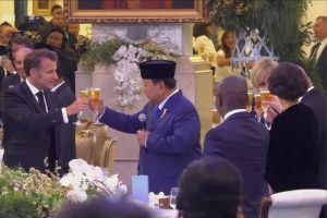 Momen Prabowo Ajak Peserta Gala Diner Angkat Gelas untuk Kesehatan Macron