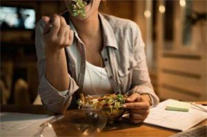 pola makan sehat untuk tidur nyenyak