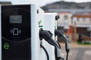 mobil listrik dan charging station di Indonesia yang masih terbatas