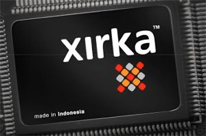 ilustrasi teknisi memegang chipset buatan Indonesia di ruang lab teknologi