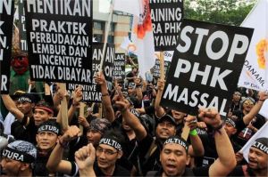 gelombang PHK di sektor industri dan nasib buruh yang tak menentu