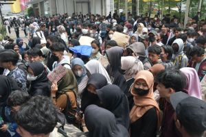Job Fair Bekasi Penuh Sesak, 9 Orang Pingsan dan Sempat Masuk IGD