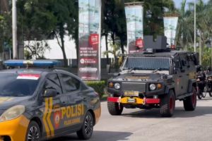 Polisi Bersenjata Lengkap Sisir Preman di Wilayah Industri Serang