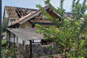 Kondisi Rumah Atalarik Syah Setelah Dibongkar Aparat