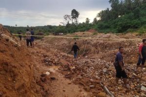Polisi Dikepung dan Diusir Warga Saat Ciduk Penambang Ilegal di Lumajang