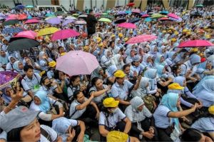gelombang phk massal di sektor industri menekan ekonomi pekerja