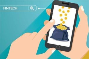 seorang pengguna aplikasi fintech di smartphone dengan latar belakang grafis digital