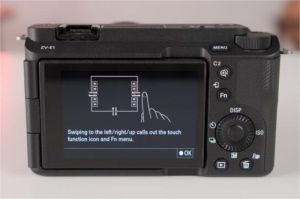 ilustrasi kamera mirrorless terbaru dengan tampilan fitur AI di layar