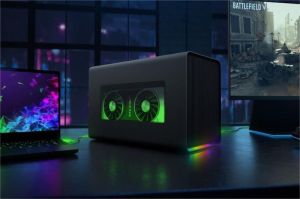 ilustrasi penggunaan eGPU yang tersambung ke laptop tipis untuk gaming