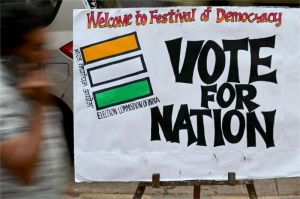 ilustrasi pemilu India 2025 dengan antrean pemilih muda di TPS