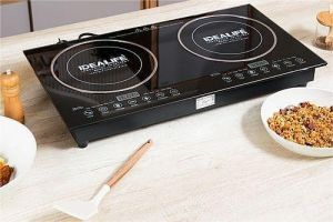 kompor induksi di dapur rumah tangga