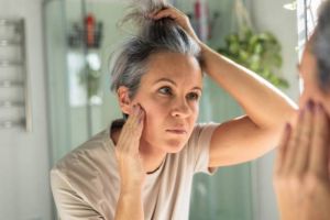 5 Penyebab Mengejutkan Rambut Ubanan di Usia Muda yang Harus Kamu Ketahui