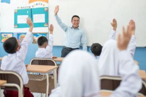 Indonesia Emas 2045: Bisakah Digitalisasi Pendidikan Menjawab Tantangan Masa Depan?