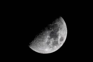 China Tembakkan Laser ke Satelit Bulan Siang Hari: Terobosan Teknologi yang Bikin Dunia Tercengang!