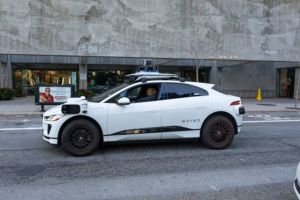 Robotaxi Mengancam Pekerjaan Ojol? Ekspansi Diam-diam Raksasa Teknologi AS-China Siap Guncang Dunia!