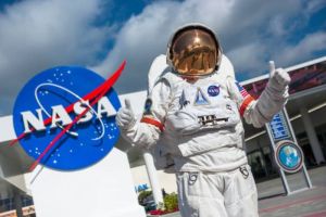 70 Tahun Menembus Langit: Astronaut NASA Ini Buktikan Umur Bukan Penghalang untuk Menjelajah Antariksa