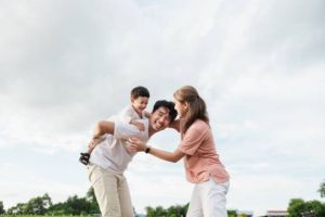 Siapa yang Lebih Menentukan Kecerdasan Anak: Ibu atau Ayah? Ini Jawaban Ilmiahnya!