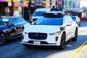 Misteri dan Bahaya Mobil Tanpa Sopir: Mengapa Waymo Harus Tarik Ribuan Kendaraan Otonom?
