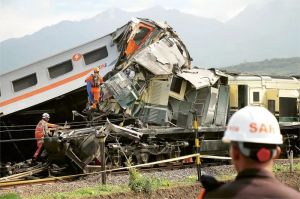 kecelakaan kereta api dan lemahnya sistem keselamatan transportasi