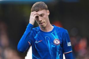 Kekecewaan Cole Palmer usai gagal mencetak gol dari penalti dalam laga Premier League antara Chelsea vs Leicester City, Minggu (9/3/2025). (c) AP Photo/Dave Shopland