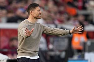Ekspresi Xabi Alonso pada laga Bayer Leverkusen vs Werder Bremen pada pekan ke-25 Bundesliga 2024/2025 (c) AP Photo/Martin Meissner
