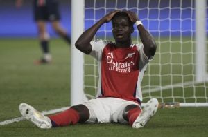 Ekspresi kekecewaan Bukayo Saka pada laga PSG vs Arsenal di Liga Champions 2024/2025 (c) AP Photo/Aurelien Morissard