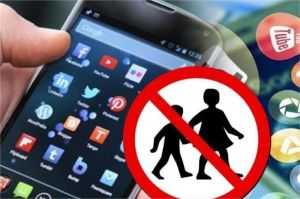 anak main media sosial
