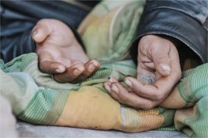 bantuan sosial tersendat dan warga miskin menunggu kejelasan