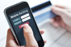 ilustrasi transaksi keuangan digital melalui aplikasi bank di smartphone