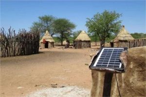 panel surya di atap rumah afrika selatan saat krisis listrik
