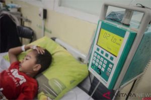 ilustrasi anak dirawat di rumah sakit karena demam berdarah saat musim pancaroba