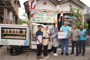 ilustrasi pelaku UMKM menggunakan listrik untuk produksi usaha kecil