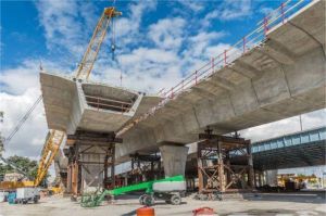 proyek pembangunan jalan tol dan pelabuhan dengan latar masyarakat desa yang terabaikan
