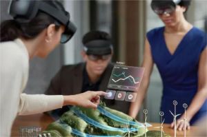 pengguna memakai kacamata AR melihat objek digital di dunia nyata