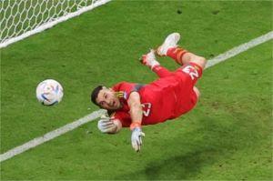 kiper klub Liga 1 menepis penalti penentu dalam semifinal dramatis